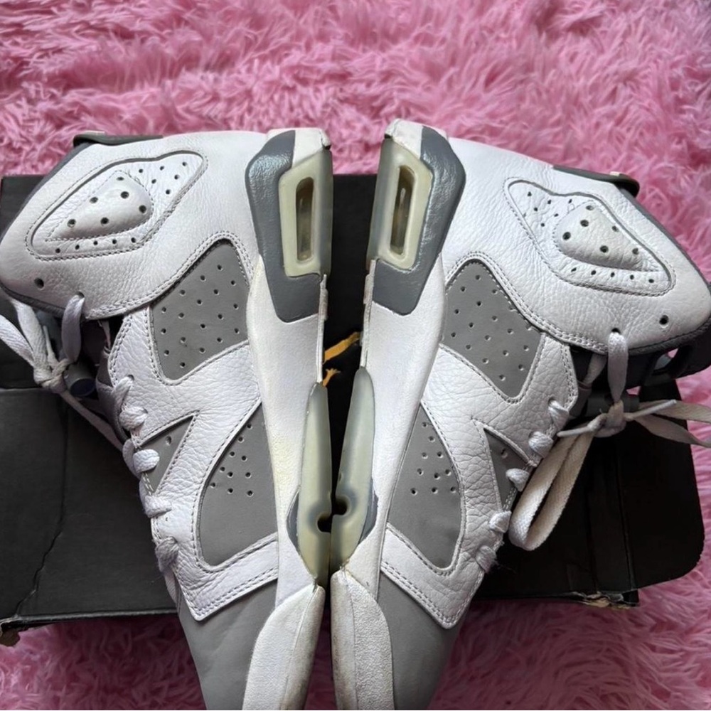 Jordan Black Sneaker with Visible Jumpman Insole